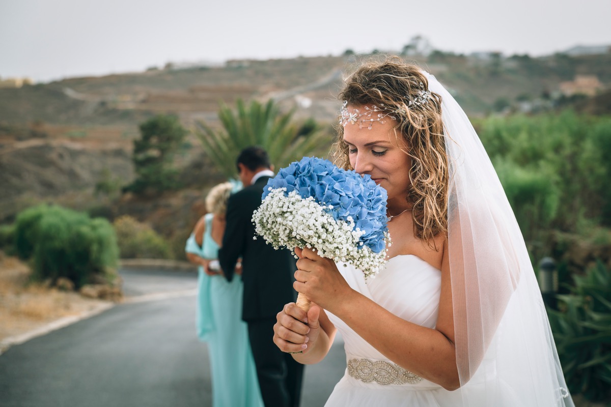 Novia y ramo flor de mundo